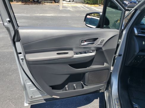 Certified 2023 Toyota Sienna XSE FWD image 22