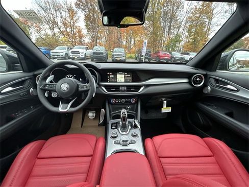 New 2025 Alfa Romeo Stelvio Sprint image 12