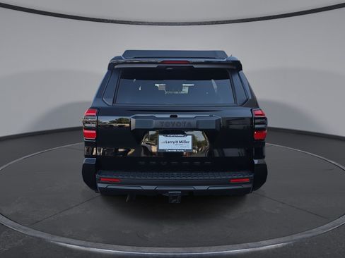 Used 2025 Toyota 4Runner SR5 AWD/4WD image 7