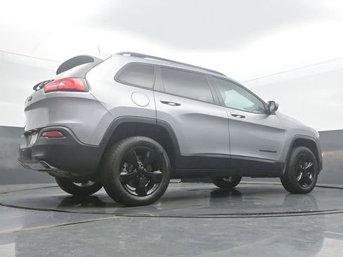 Used 2016 Jeep Cherokee Latitude w/ Comfort/Convenience Group AWD/4WD image 49