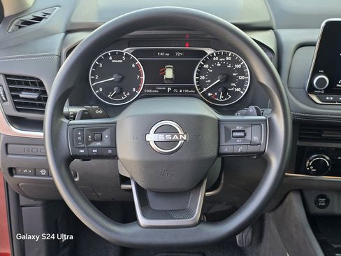 Used 2025 Nissan Rogue S image 21