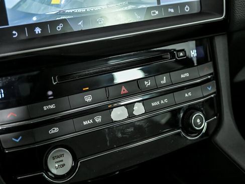 Used 2017 Jaguar F-PACE Prestige image 35