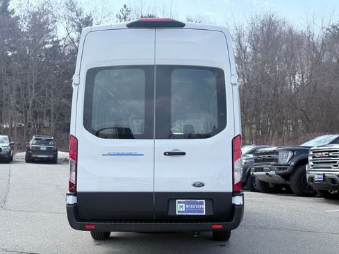 Used 2022 Ford E-Transit 148 High Roof Extended image 5