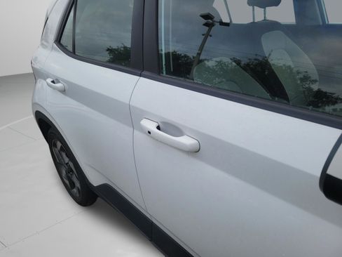 Used 2024 Hyundai Venue SEL FWD image 19