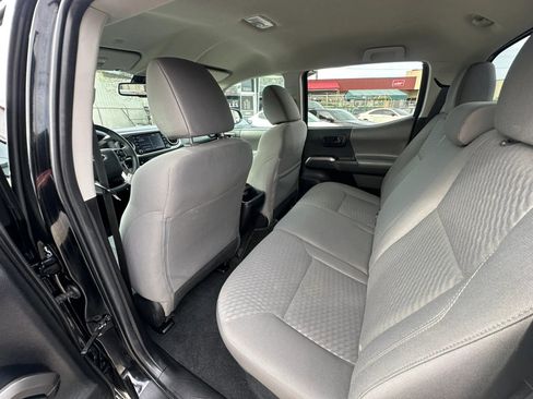 Used 2022 Toyota Tacoma SR5 AWD/4WD image 10