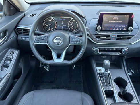 Used 2025 Nissan Altima 2.5 SV FWD image 34