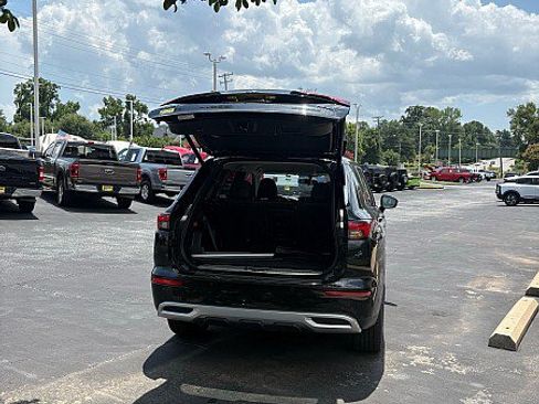 Used 2023 Mitsubishi Outlander SE AWD/4WD image 10