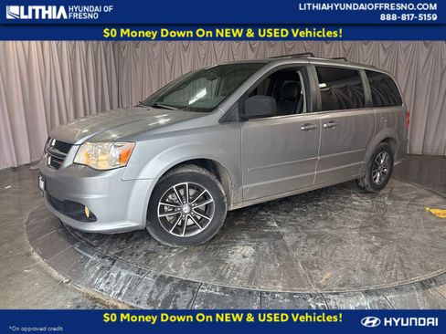 Used 2017 Dodge Grand Caravan SXT image 1