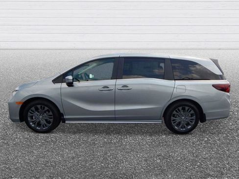 New 2026 Honda Odyssey Touring image 2