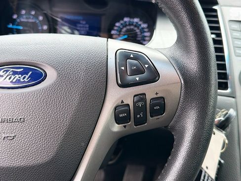 Used 2016 Ford Taurus SEL FWD image 13