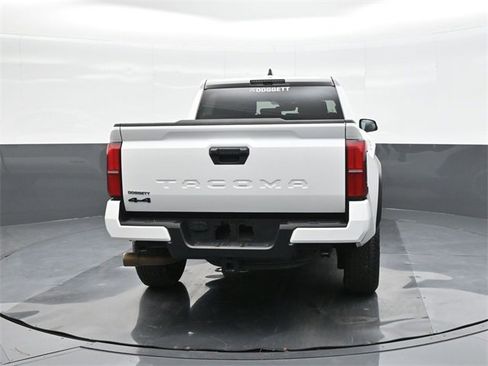 Used 2024 Toyota Tacoma TRD Off-Road image 11