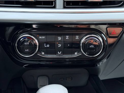 Used 2024 Chevrolet Trax LT w/ Driver Confidence Package FWD image 32