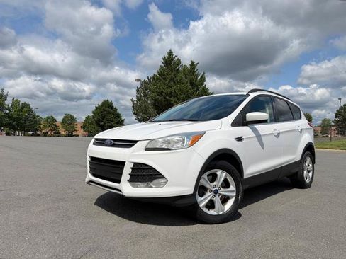 Used 2016 Ford Escape SE w/ Equipment Group 201A AWD/4WD image 1
