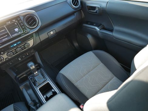 Used 2023 Toyota Tacoma TRD Off-Road image 11