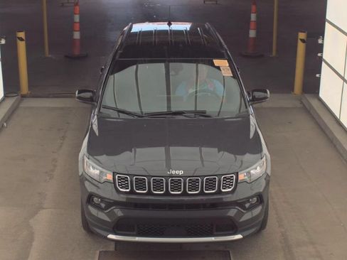 Used 2024 Jeep Compass Limited AWD/4WD image 2