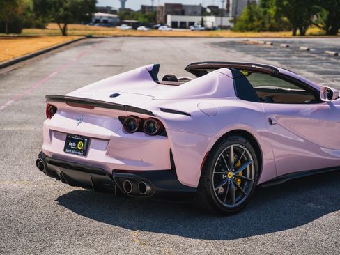 Used 2021 Ferrari 812 GTS RWD image 17
