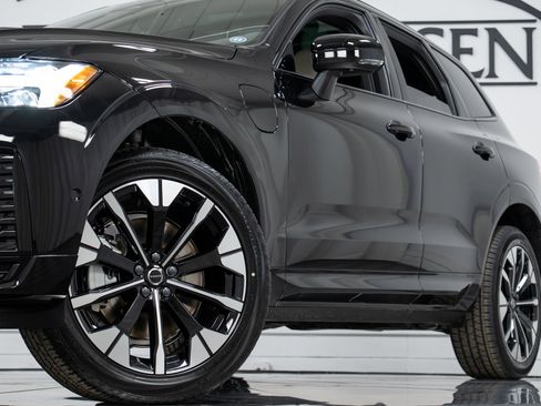 New 2026 Volvo XC60 T8 Plus w/ Protection Package Premier image 27