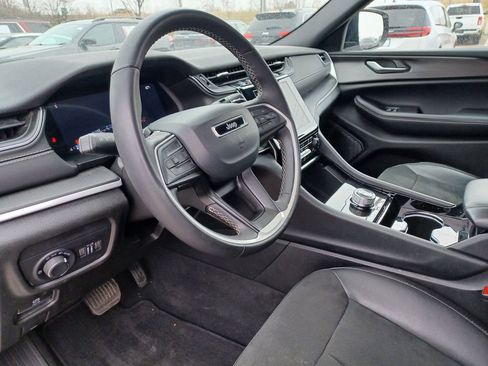Used 2023 Jeep Grand Cherokee Altitude AWD/4WD image 15