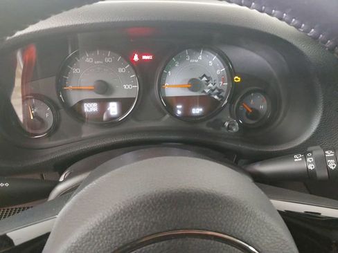 Used 2017 Jeep Wrangler Unlimited Sahara AWD/4WD image 28
