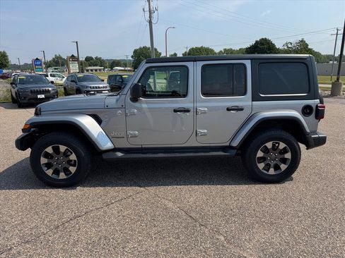 Used 2018 Jeep Wrangler Unlimited Sahara AWD/4WD image 2