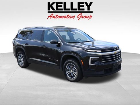 Used 2026 Chevrolet Traverse LT FWD image 1
