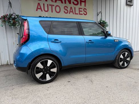 Used 2017 Kia Soul + w/ Designer's Package FWD image 4