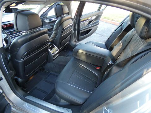 Used 2020 BMW 750i xDrive w/ Executive Package image 45