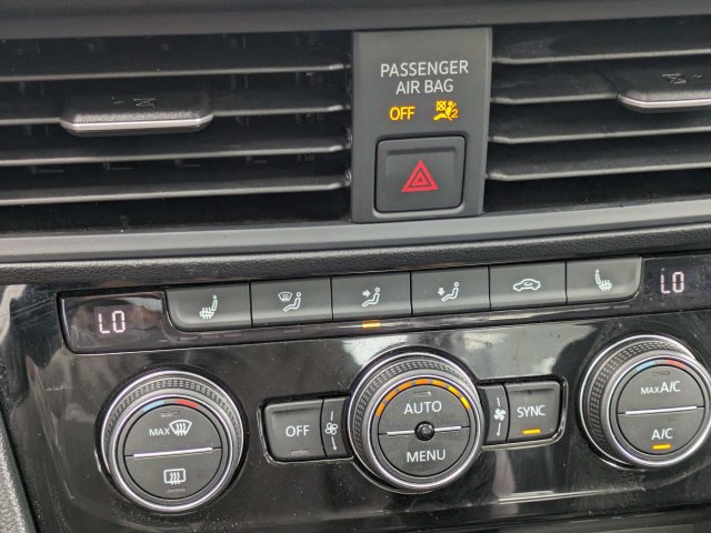 Used 2024 Volkswagen Jetta SE FWD image 29