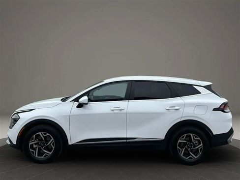 Used 2025 Kia Sportage LX FWD image 2