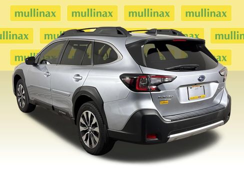 Used 2025 Subaru Outback Limited AWD/4WD image 9