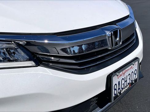 Used 2017 Honda Accord Touring image 29