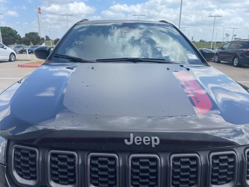 Used 2024 Jeep Compass Trailhawk AWD/4WD image 3