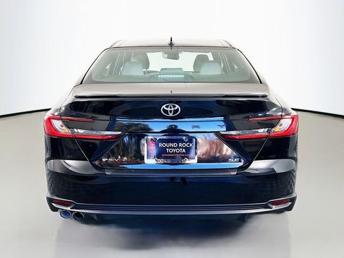 Used 2025 Toyota Camry SE image 6