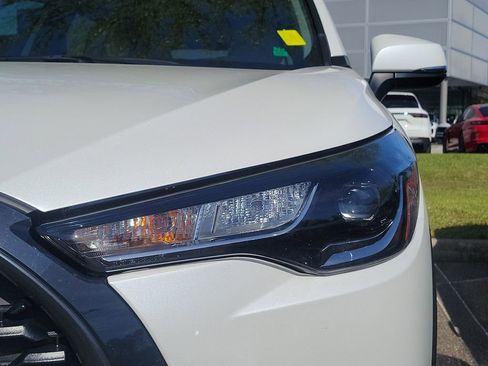 Used 2024 Toyota Corolla Cross LE image 2