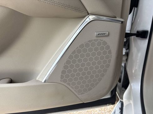 Used 2017 Cadillac Escalade ESV Luxury image 25