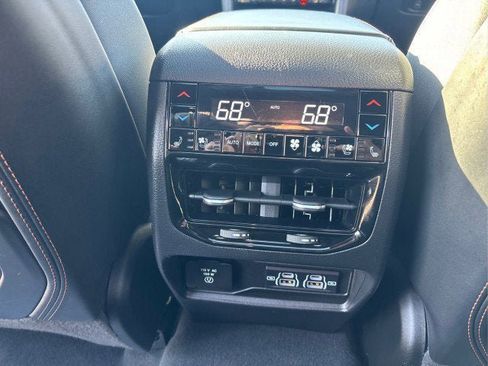 Used 2023 Jeep Grand Cherokee Summit image 21