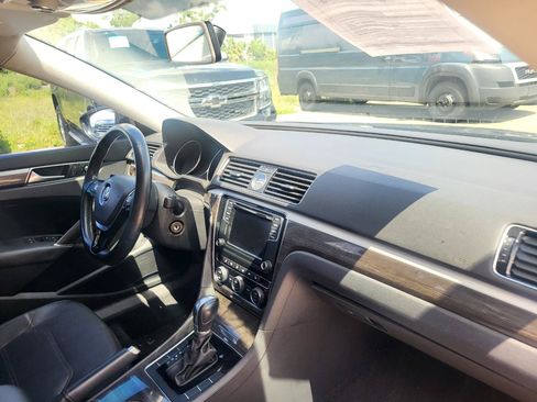 Used 2016 Volkswagen Passat 1.8T SE FWD image 13