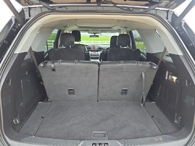 Used 2021 Ford Explorer XLT w/ Equipment Group 202A AWD/4WD image 13