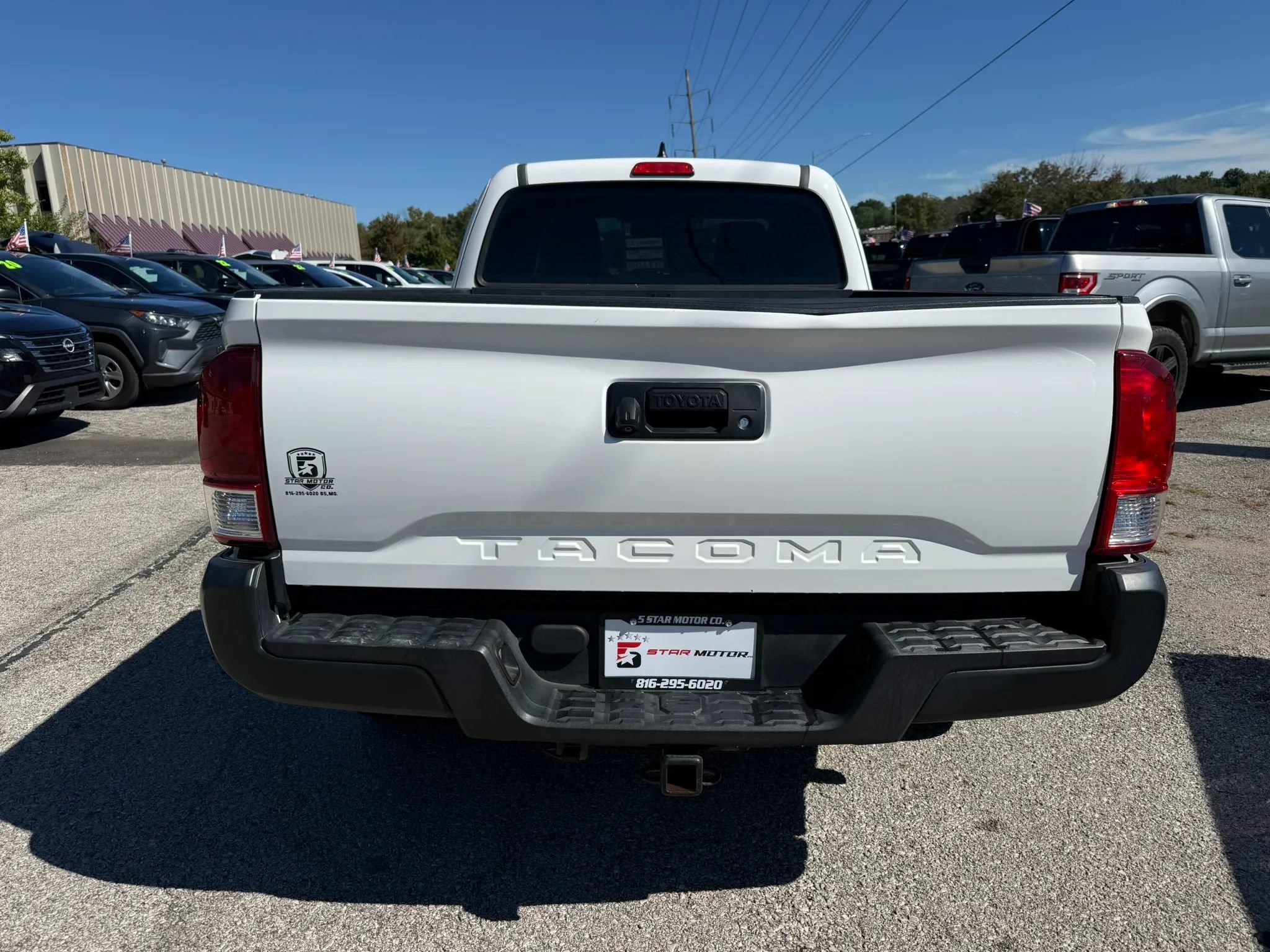 Used 2017 Toyota Tacoma SR RWD image 4