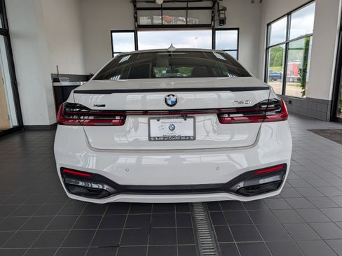 Used 2022 BMW 740i xDrive w/ M Sport Package AWD/4WD image 3
