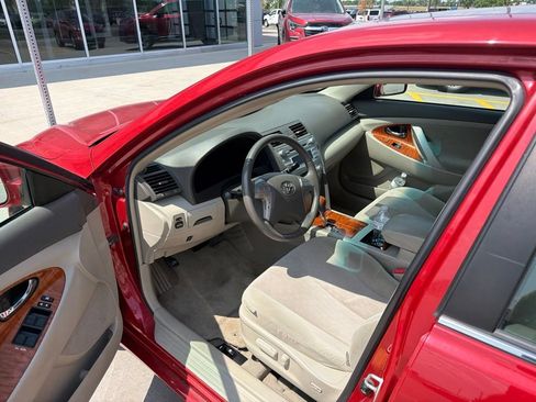 Used 2010 Toyota Camry XLE FWD image 15