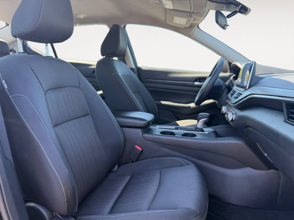 Used 2025 Nissan Altima 2.5 SV FWD image 15