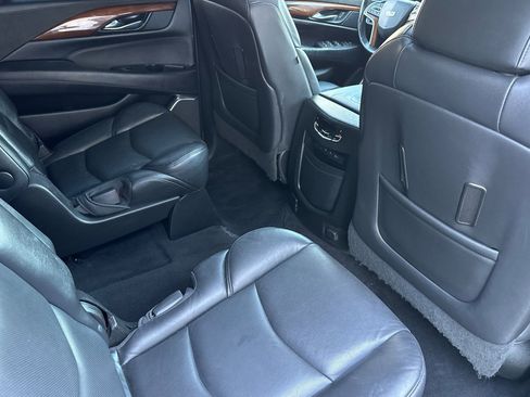 Used 2018 Cadillac Escalade ESV Premium Luxury image 20