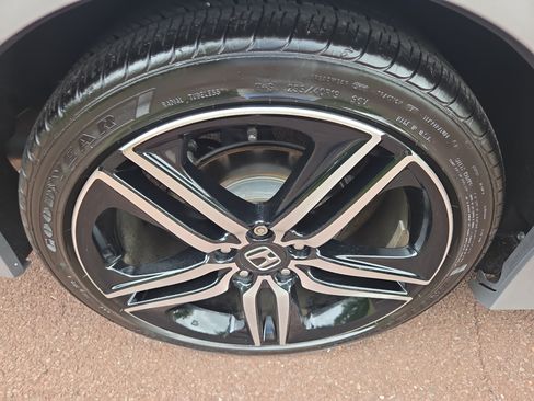 Used 2017 Honda Accord Touring image 10