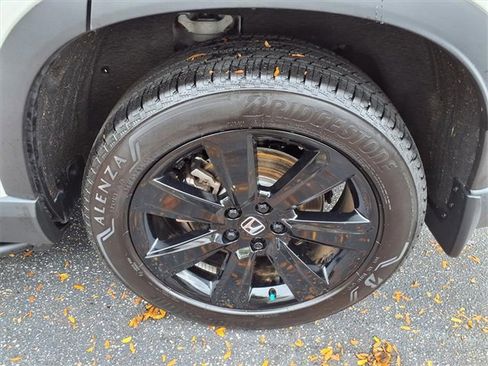 Certified 2025 Honda Pilot Black Edition image 13