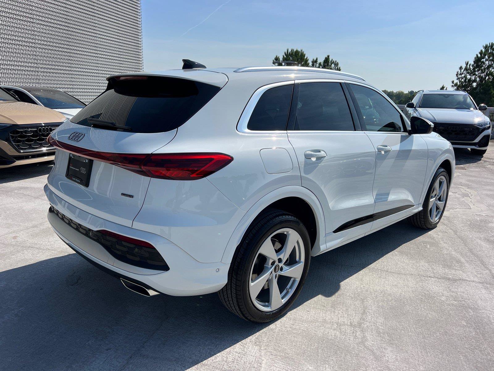 Used 2025 Audi Q5 Premium Plus w/ Premium Plus AWD/4WD image 5
