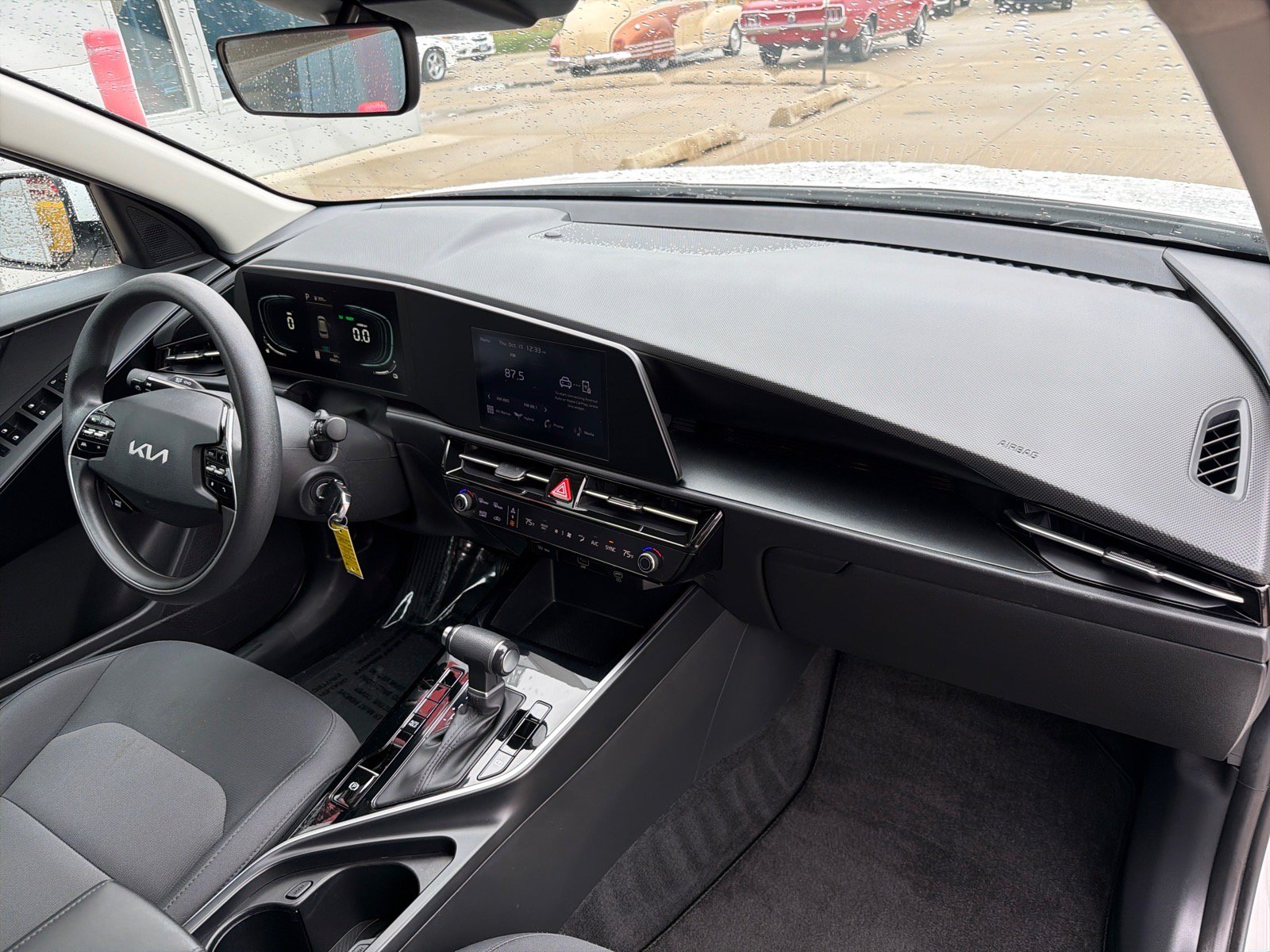 Used 2025 Kia Niro LX FWD image 27