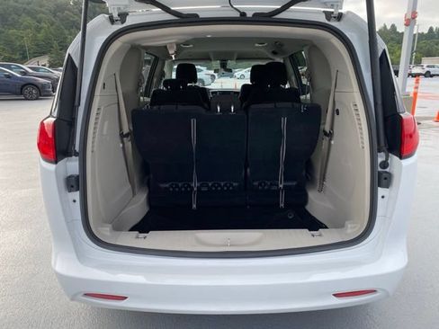 Used 2022 Chrysler Voyager LX FWD image 9