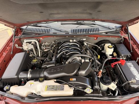 Used 2009 Ford Explorer Sport Trac XLT image 25