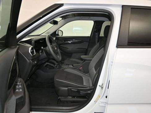 Used 2025 Chevrolet TrailBlazer LT FWD image 19
